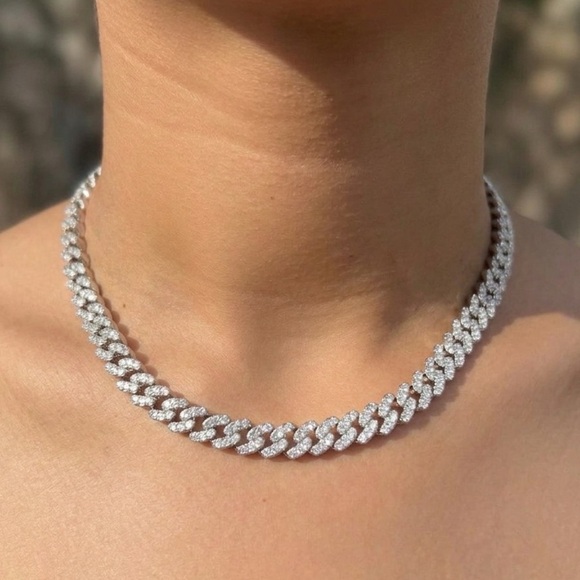 Jewelry - Elegant Silver Necklace